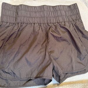 Nice breezy, warm-up style running shorts Women' Gray High-Waisted Shorts